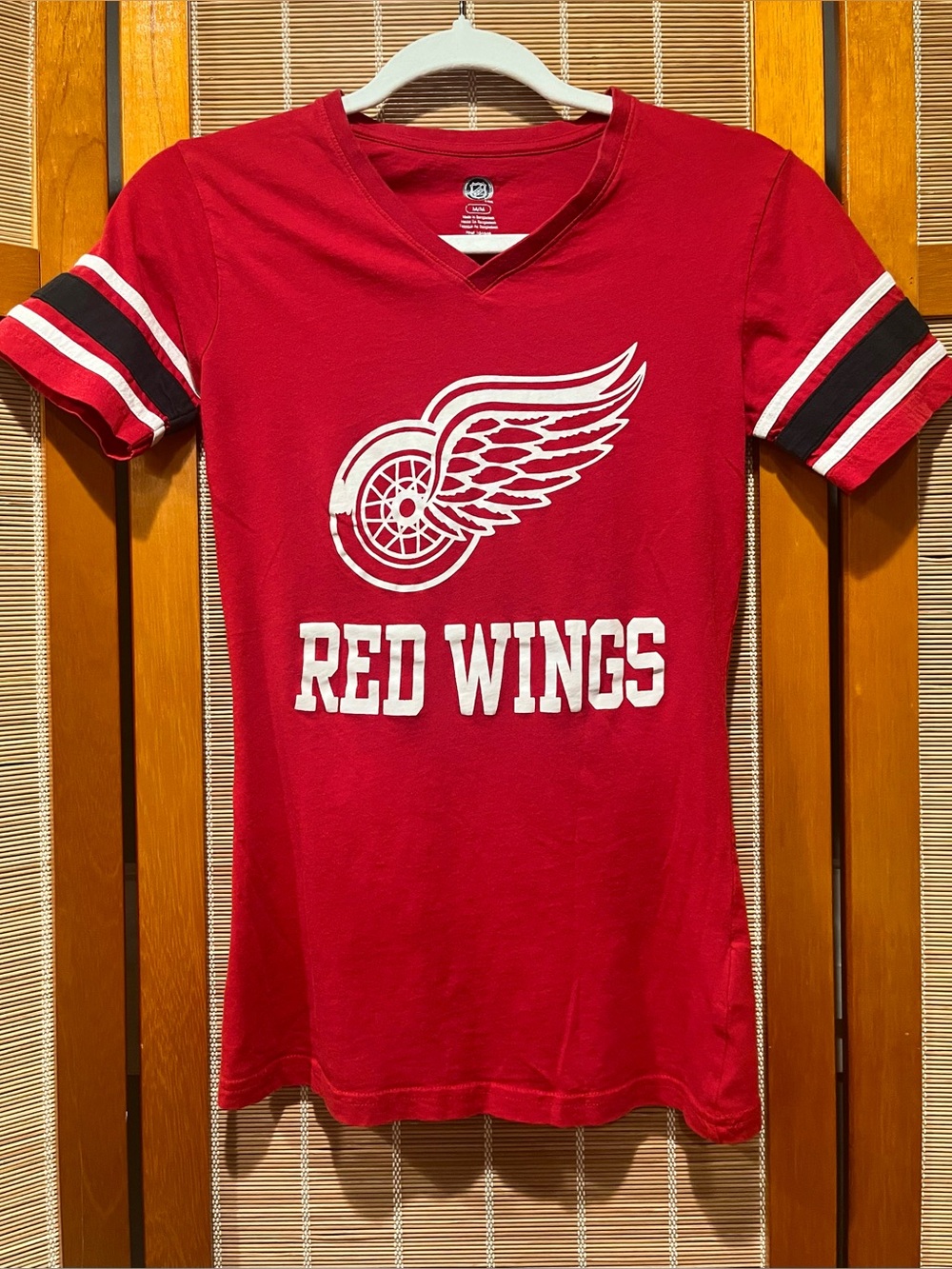 NHL Detroit Red Wings red logo tee, size M